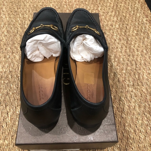 Gucci Black Leather Loafers with Gold Horsebit Accents - Picture 4 of 7